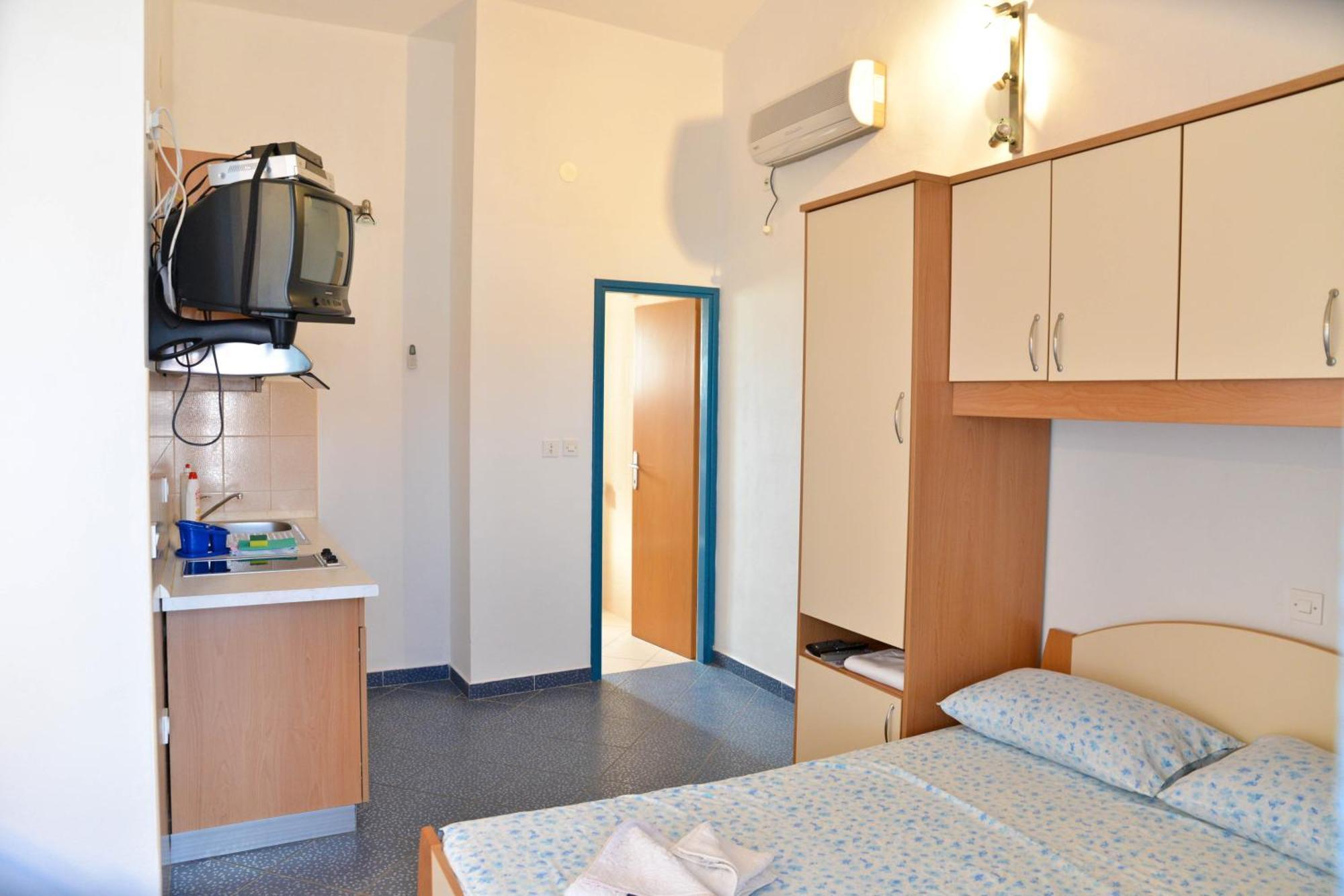 Apartments Lonic Kukljica Zimmer foto
