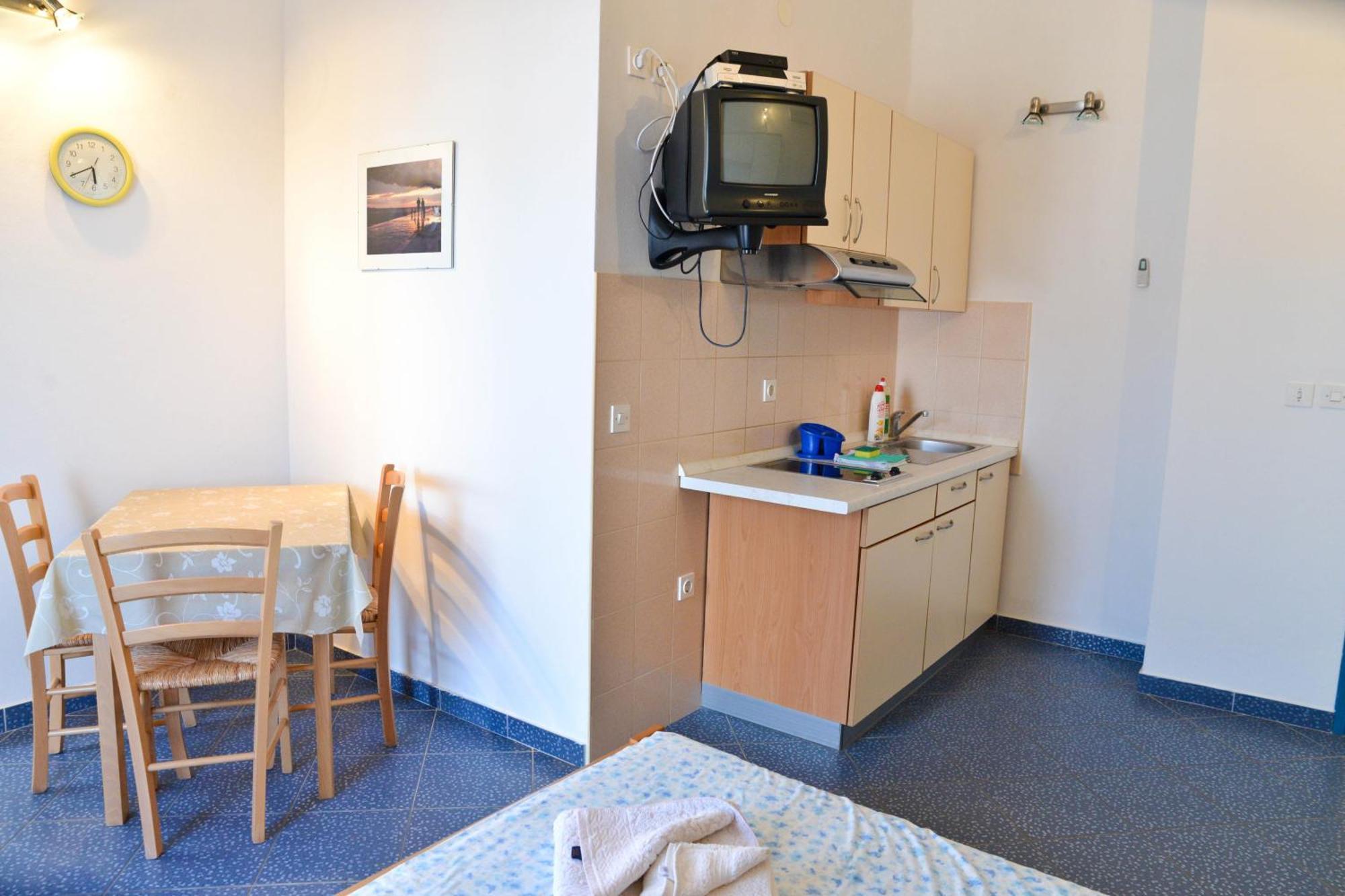 Apartments Lonic Kukljica Zimmer foto