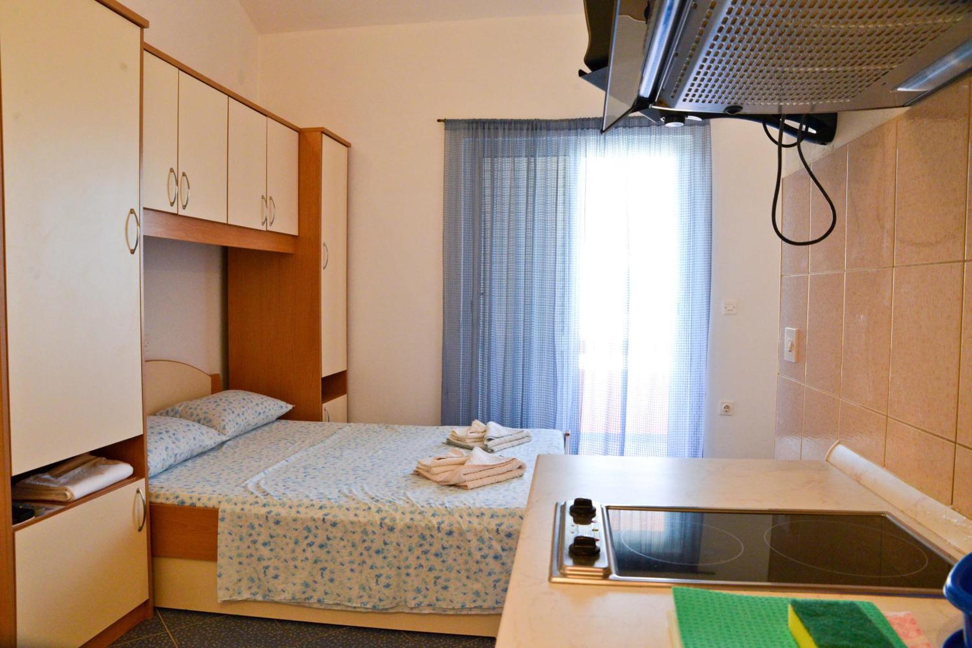 Apartments Lonic Kukljica Zimmer foto