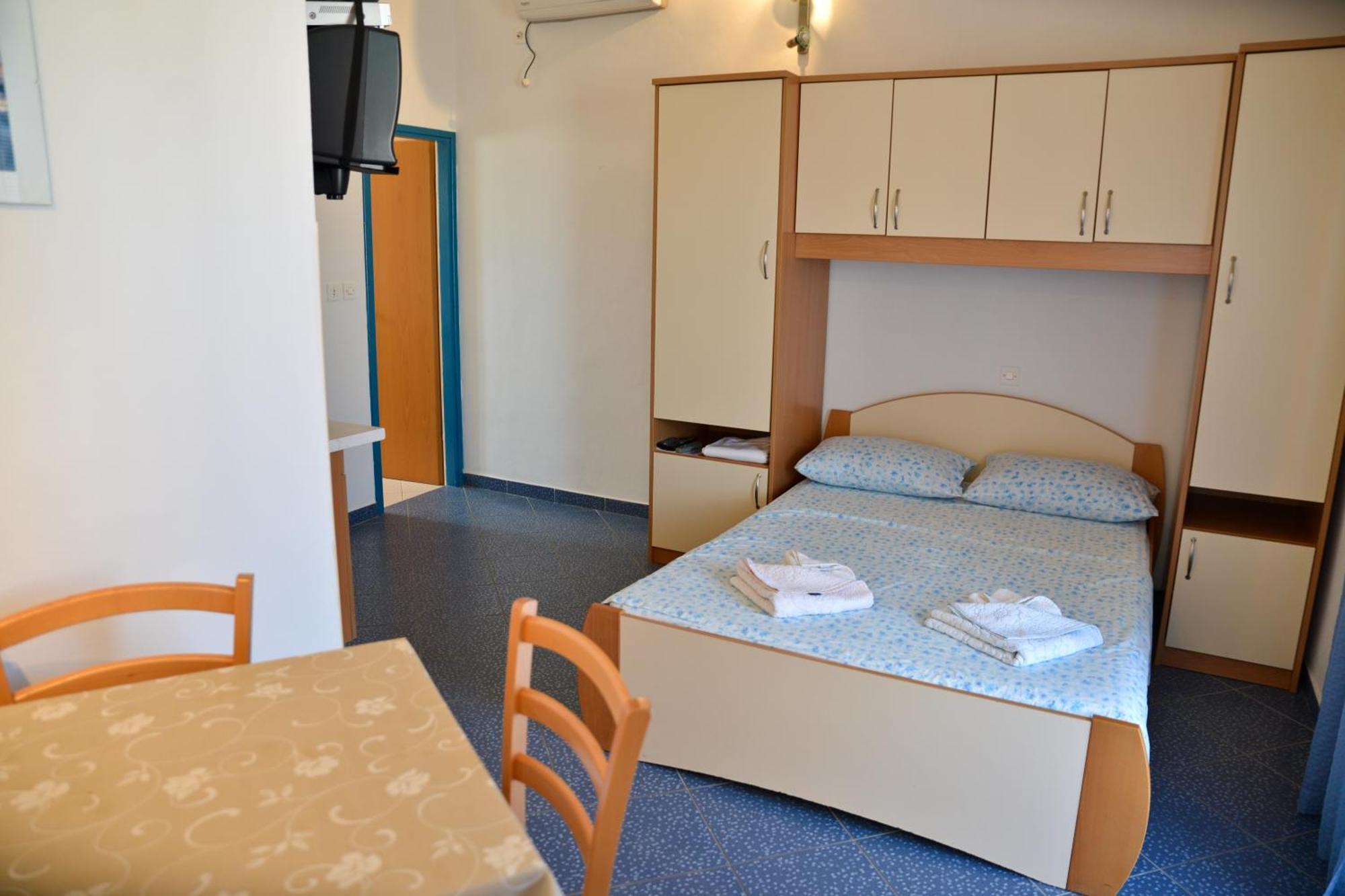 Apartments Lonic Kukljica Zimmer foto